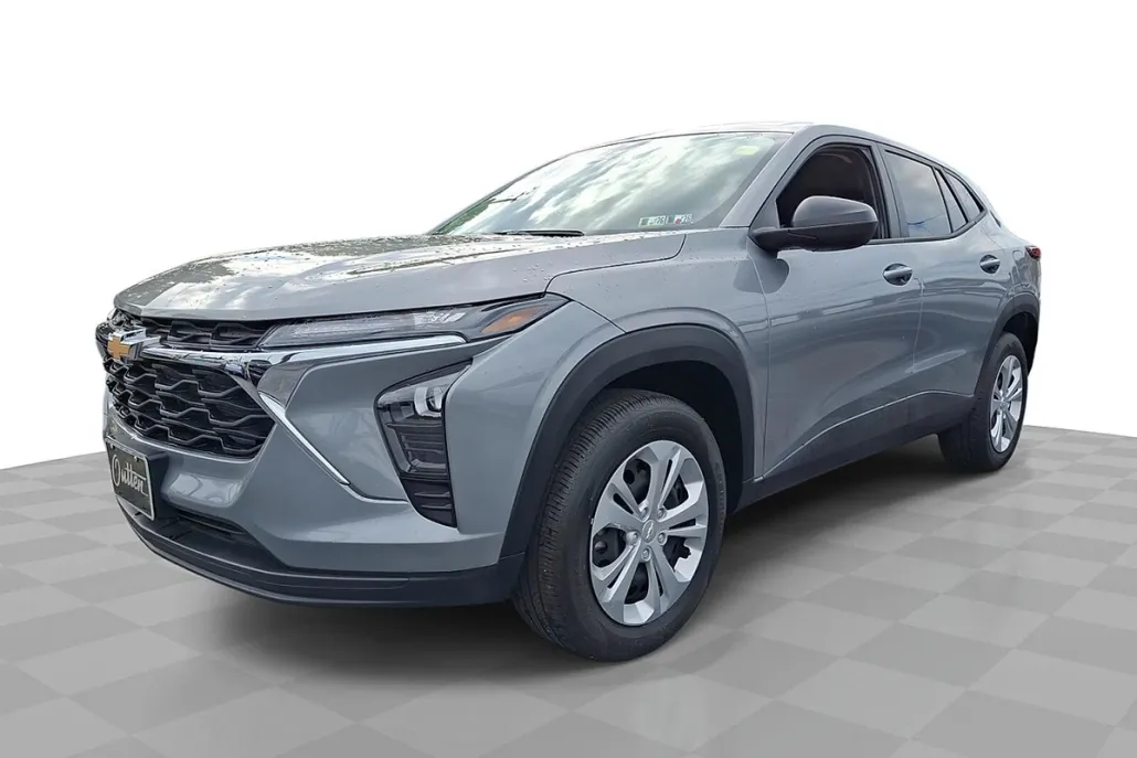 2024 Chevrolet Trax LS photo 1