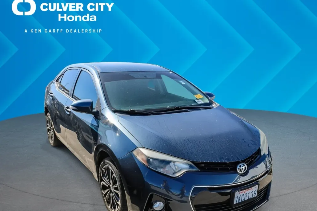 2015 Toyota Corolla L photo 1