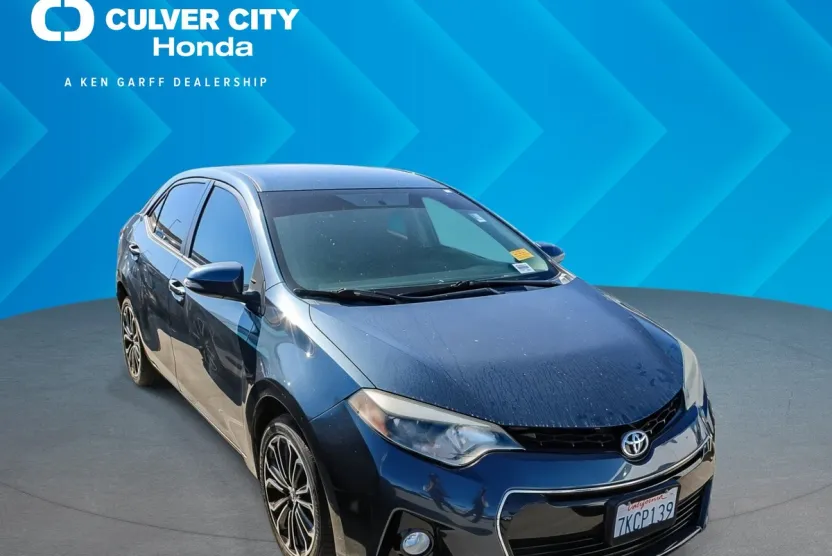 2015 Toyota Corolla L photo 1