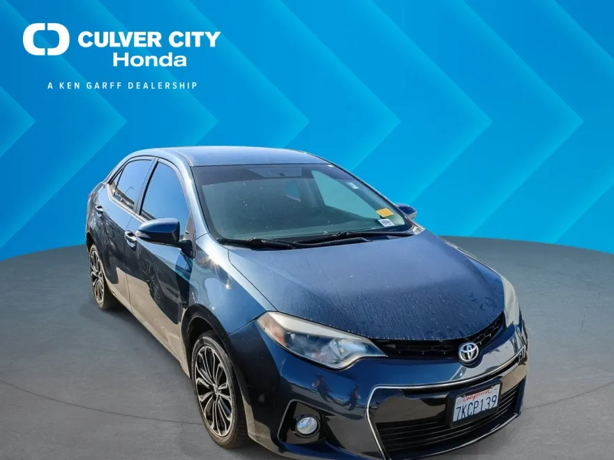 2015 Toyota Corolla L photo 1
