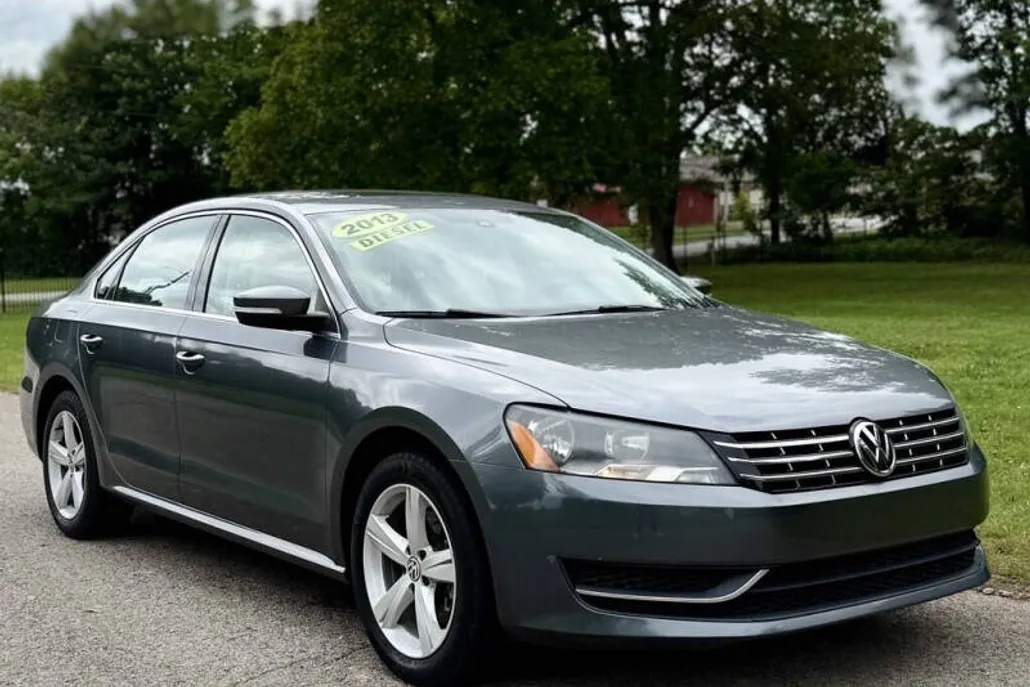 2013 Volkswagen Passat SE photo 1
