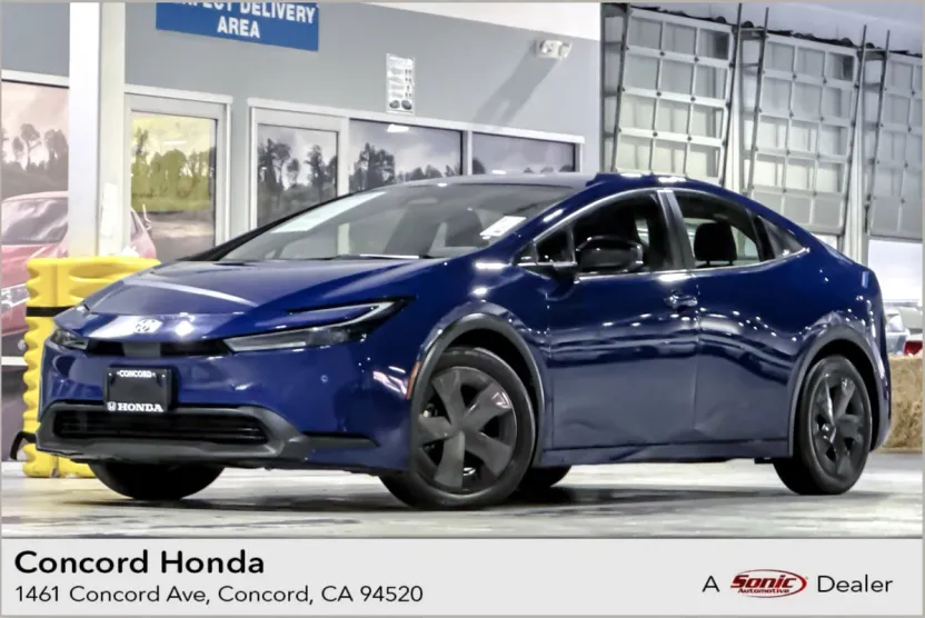 2023 Toyota Prius LE photo 1