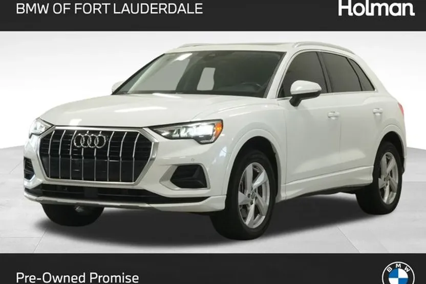 2020 Audi Q3 45 TFSI Premium photo 1