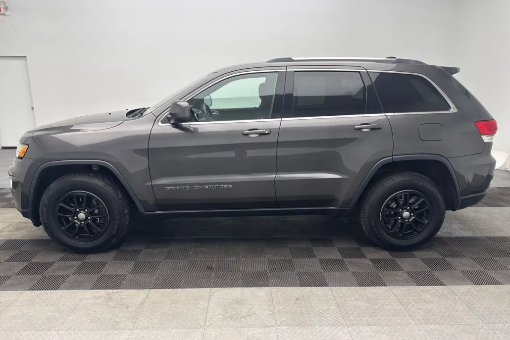 2019 Jeep Grand Cherokee Laredo E photo 1