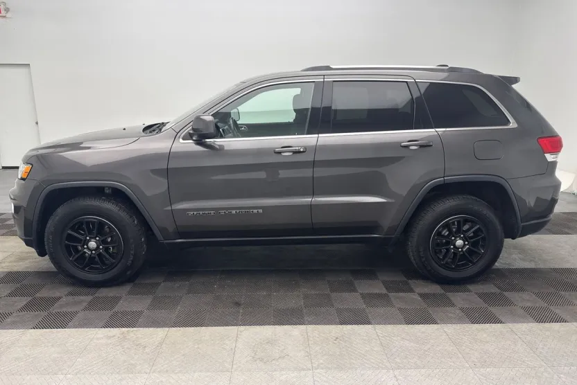 2019 Jeep Grand Cherokee Laredo E photo 1