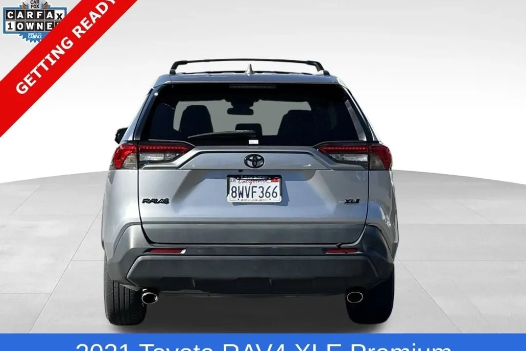 2021 Toyota RAV4 XLE Premium photo 1