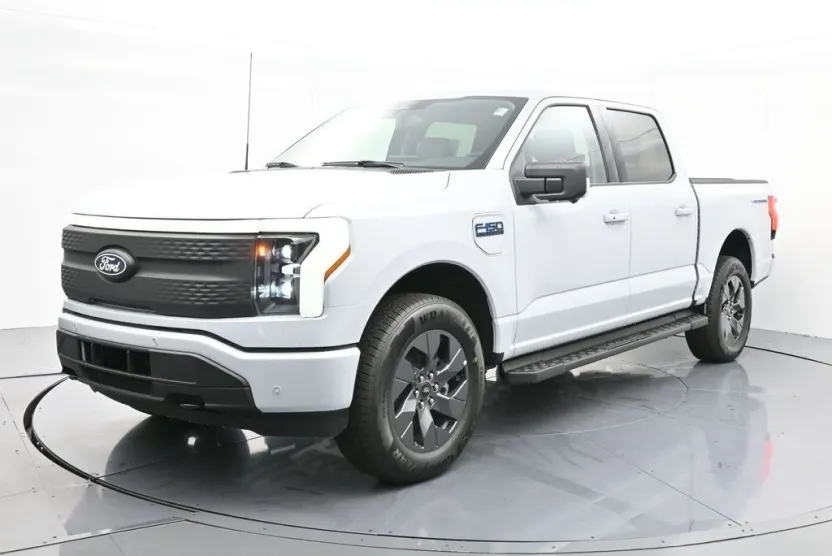 2025 Ford F-150 Lightning photo 1