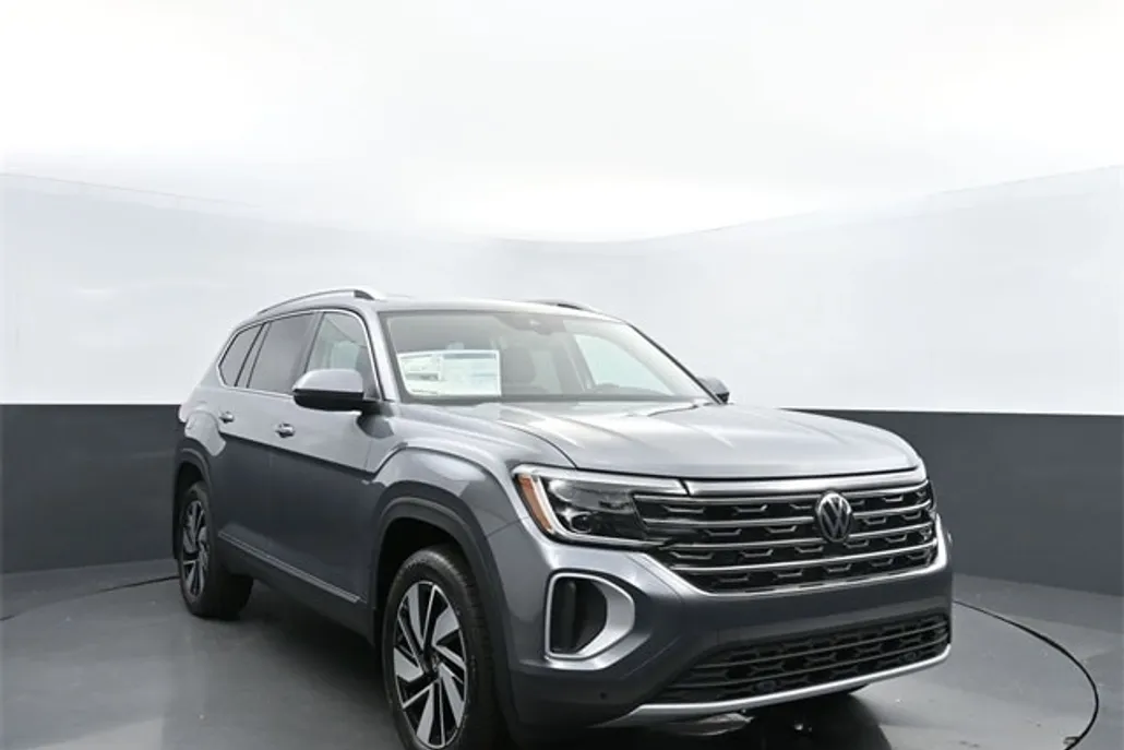 2025 Volkswagen Atlas SEL photo 1