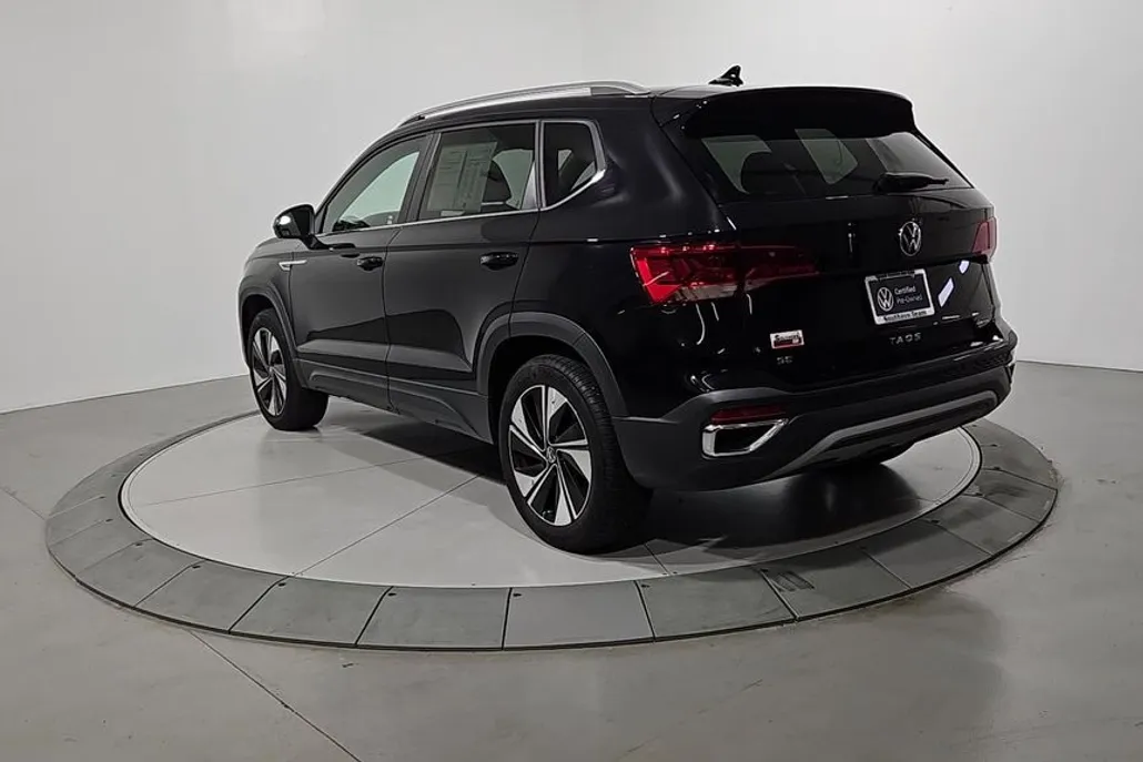2024 Volkswagen Taos SE photo 1