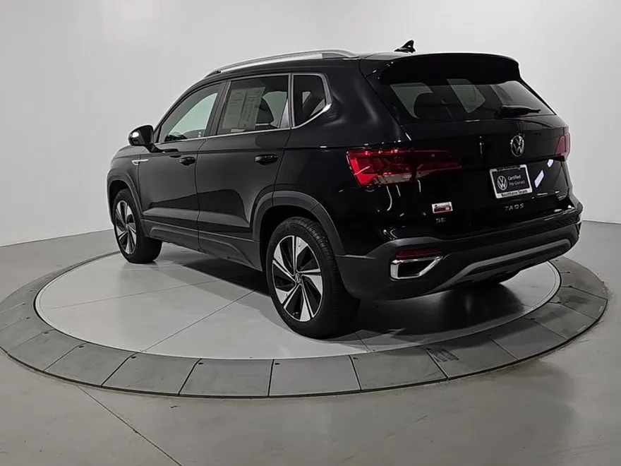2024 Volkswagen Taos SE photo 1