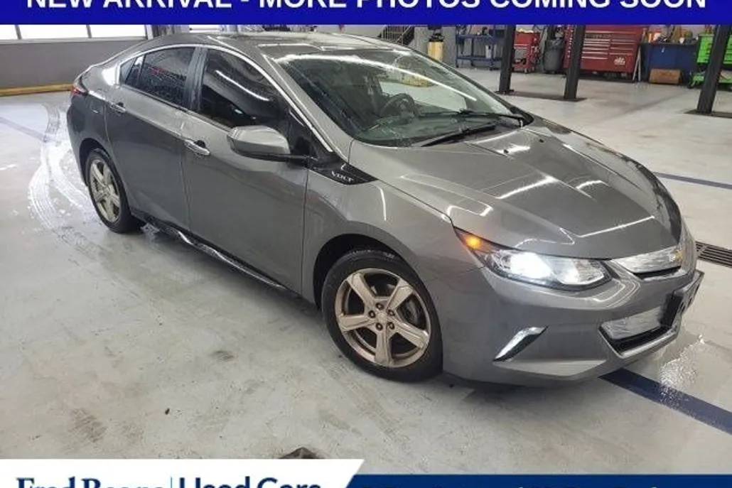2017 Chevrolet Volt LT photo 1