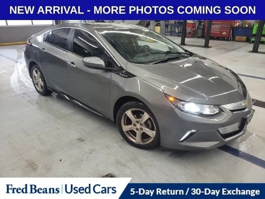 2017 Chevrolet Volt LT photo 1