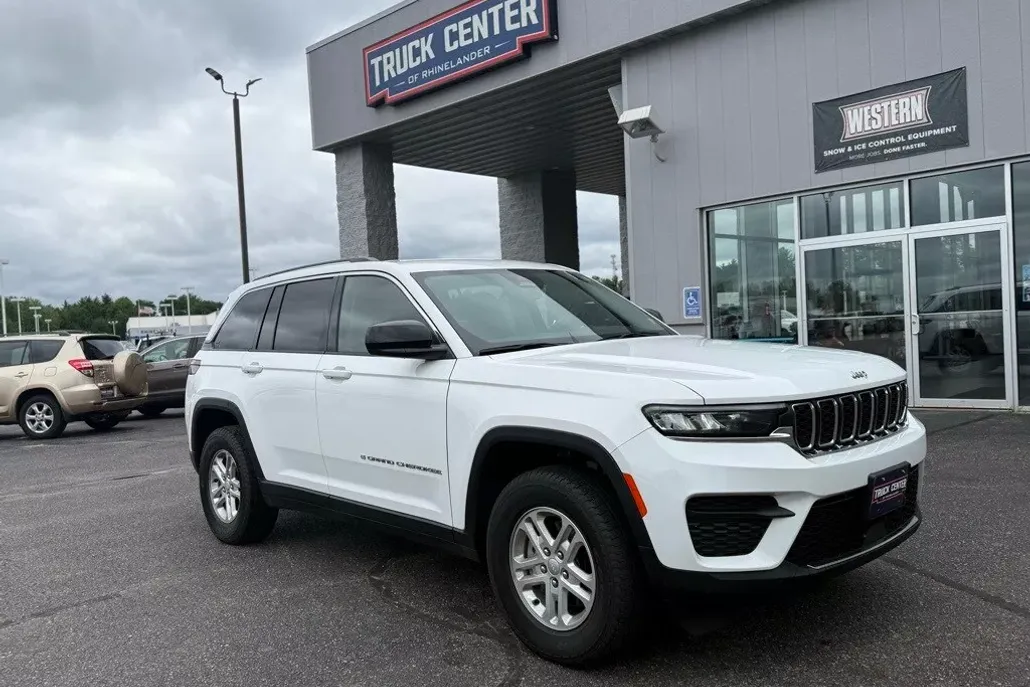 2023 Jeep Grand Cherokee Laredo photo 1