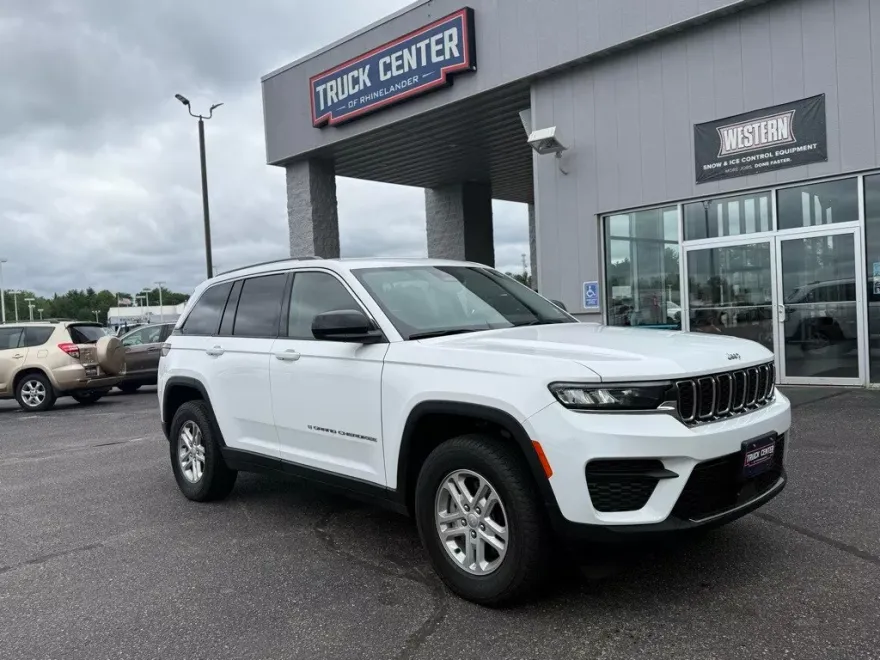 2023 Jeep Grand Cherokee Laredo photo 1