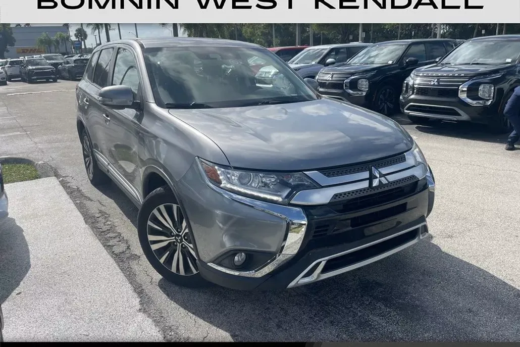 2020 Mitsubishi Outlander SE photo 1