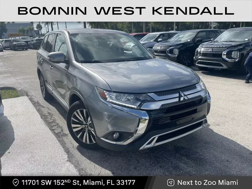 2020 Mitsubishi Outlander SE photo 1