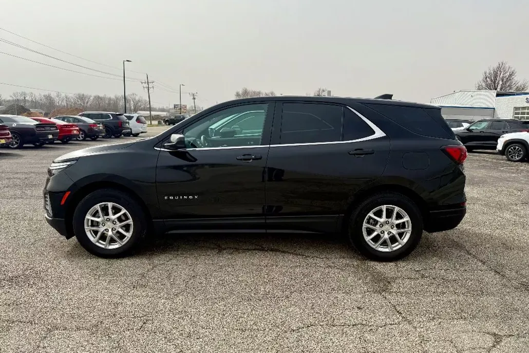 2022 Chevrolet Equinox LT photo 1