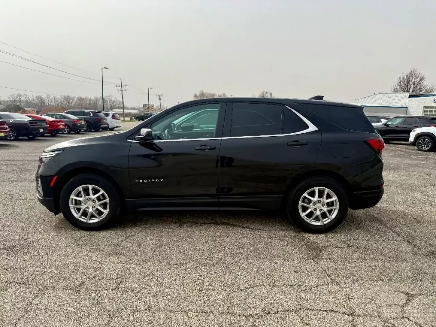 2022 Chevrolet Equinox LT photo 1