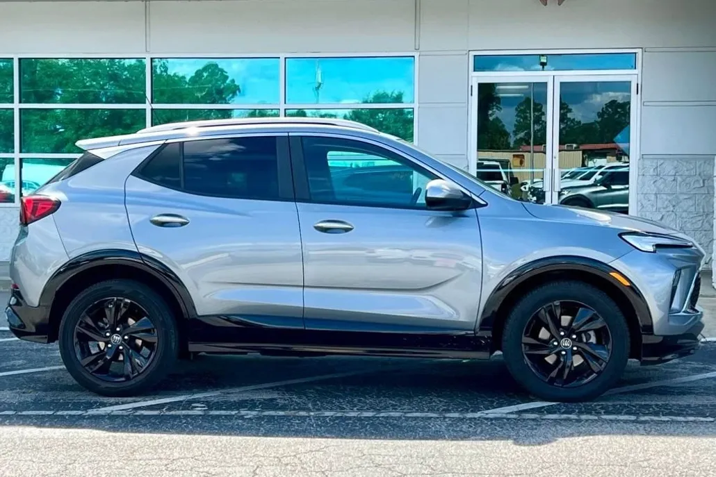 2024 Buick Encore GX Sport Touring photo 1