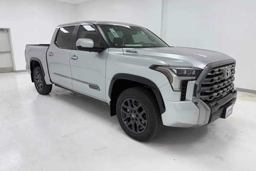 2025 Toyota Tundra Platinum photo 1