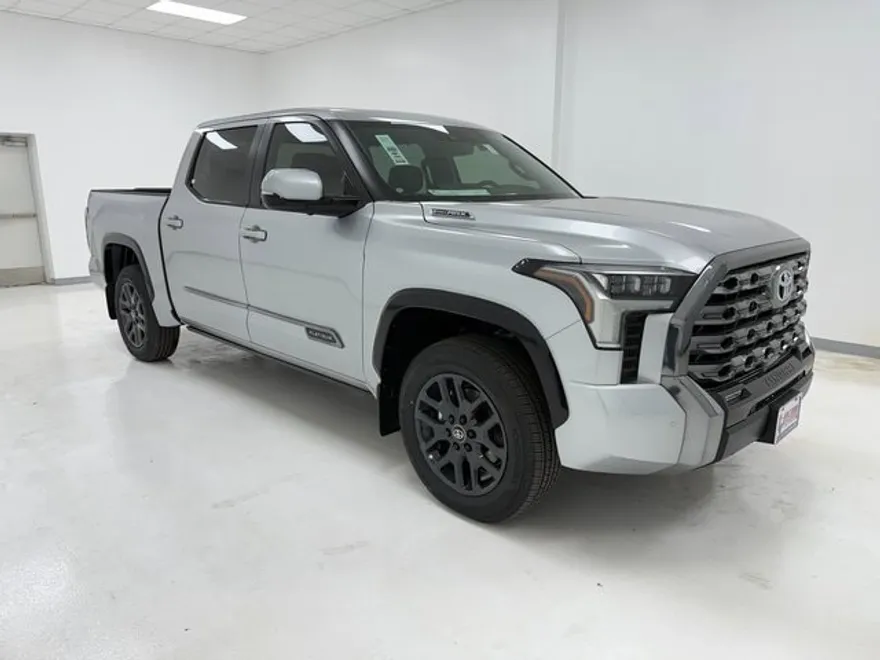 2025 Toyota Tundra Platinum photo 1