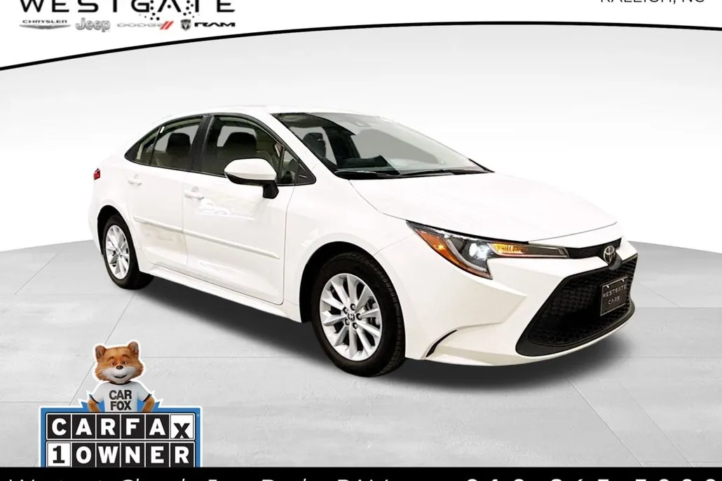 2022 Toyota Corolla LE photo 1
