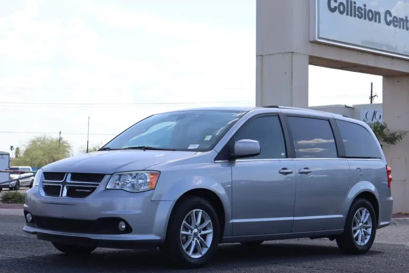 2019 Dodge Grand Caravan SXT photo 1