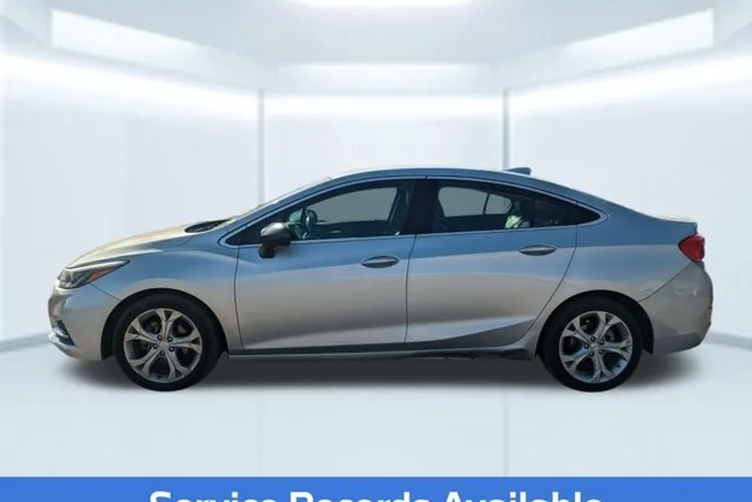 2017 Chevrolet Cruze Premier photo 1