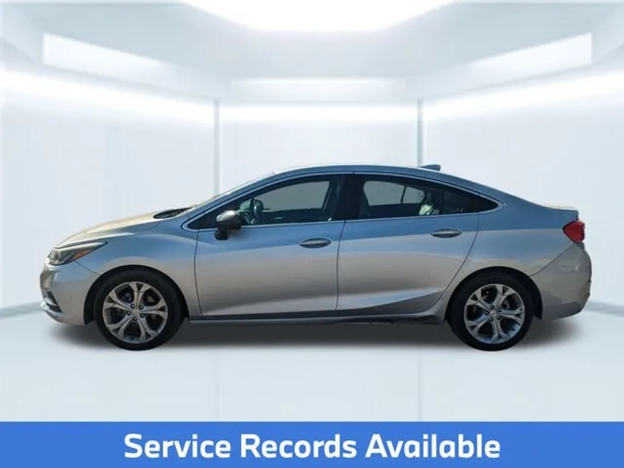 2017 Chevrolet Cruze Premier photo 1