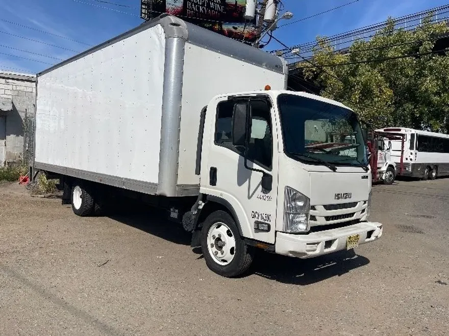 2021 Isuzu NPR photo 1