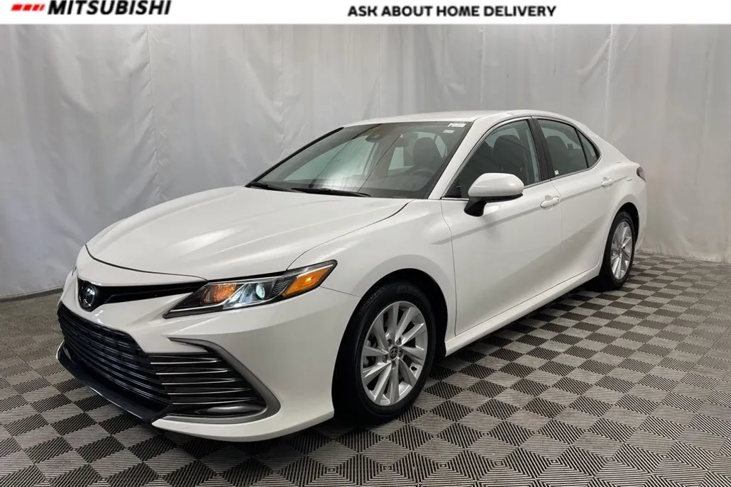2024 Toyota Camry LE photo 1
