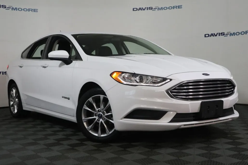 2017 Ford Fusion Hybrid SE photo 1