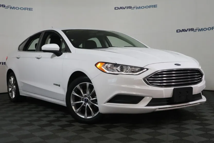2017 Ford Fusion Hybrid SE photo 1