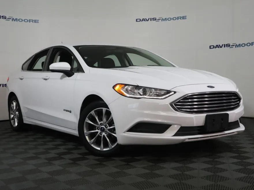 2017 Ford Fusion Hybrid SE photo 1