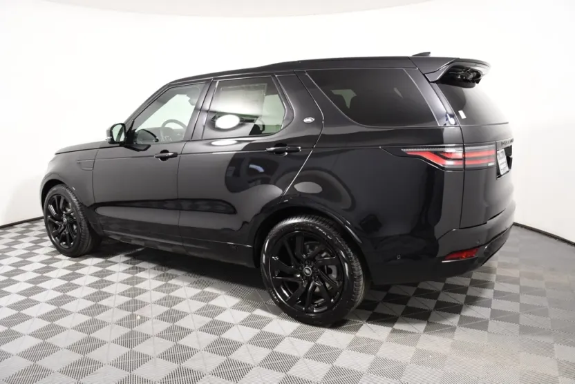 2025 Land Rover Discovery SE photo 1