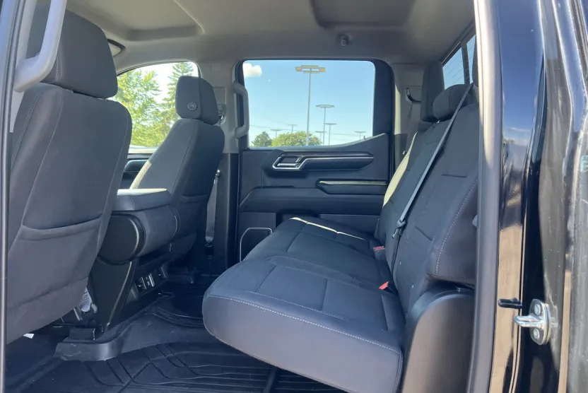2024 Chevrolet Silverado 1500 LT photo 1