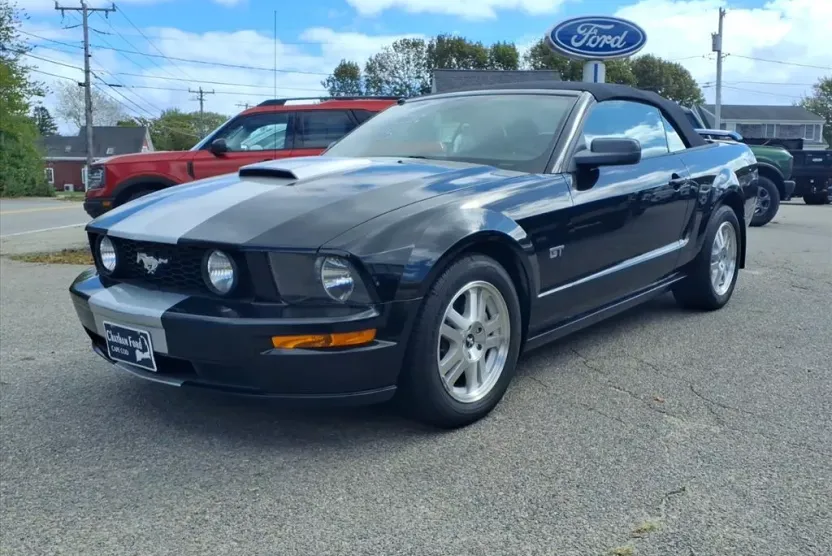 2007 Ford Mustang Convertible photo 1