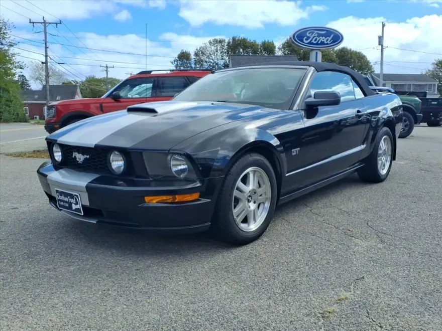 2007 Ford Mustang Convertible photo 1