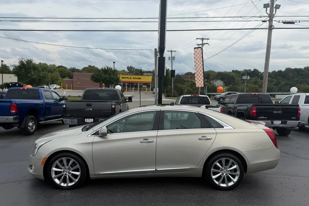 2013 Cadillac XTS Luxury photo 1
