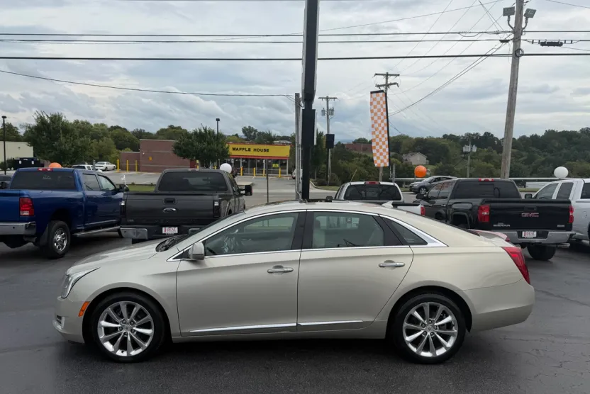 2013 Cadillac XTS Luxury photo 1