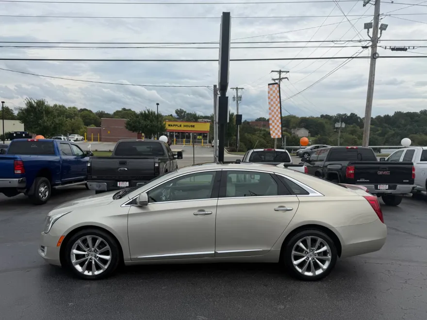 2013 Cadillac XTS Luxury photo 1