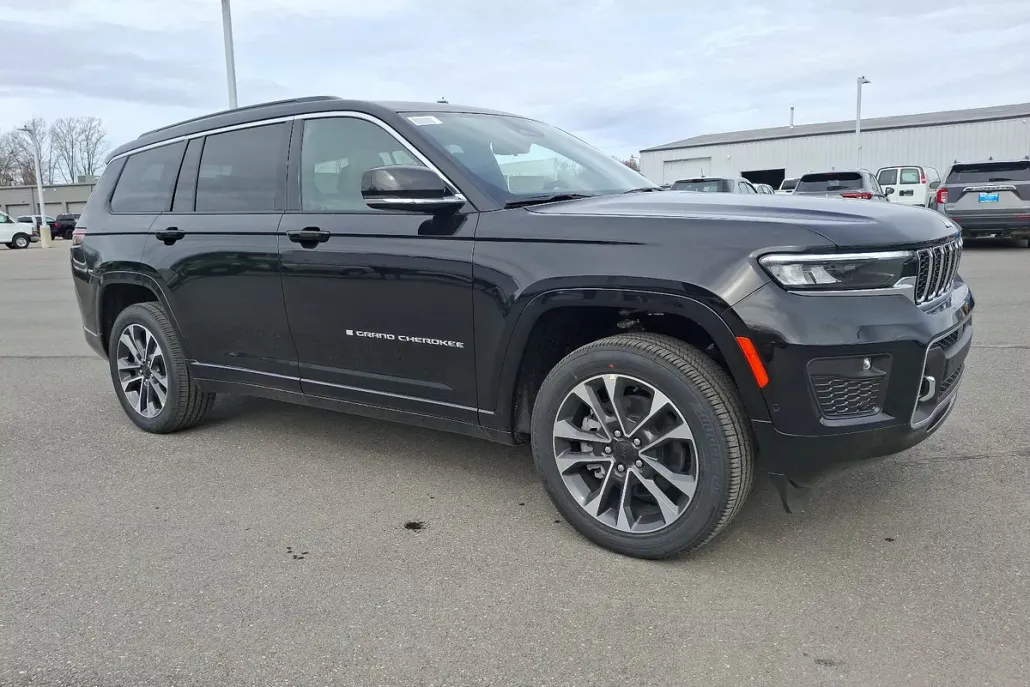 2025 Jeep Grand Cherokee Overland photo 1