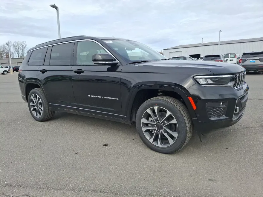 2025 Jeep Grand Cherokee Overland photo 1
