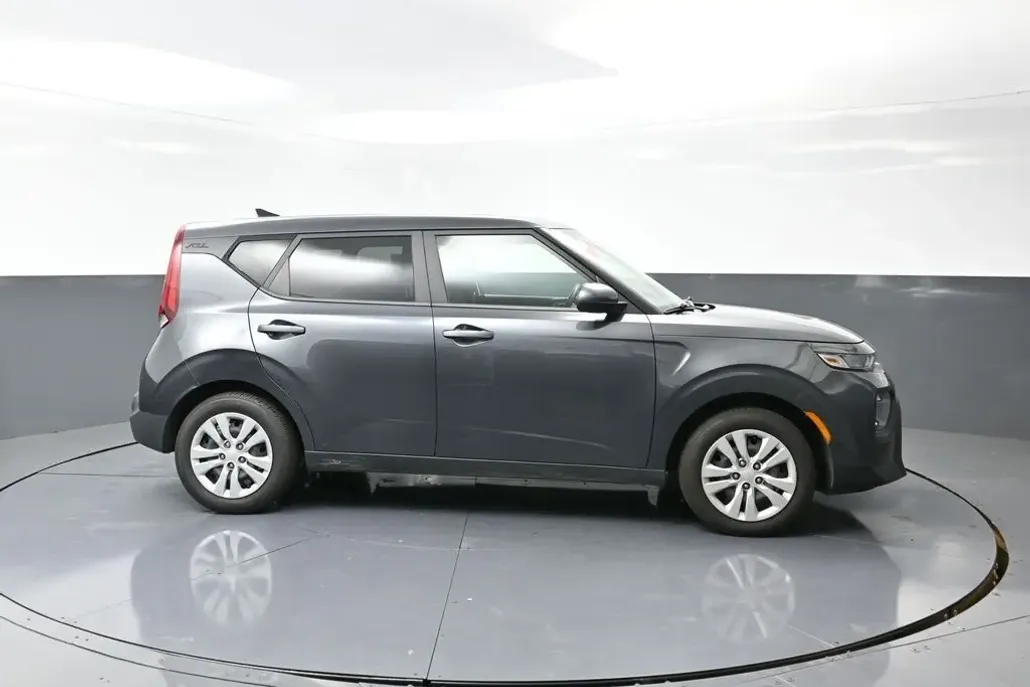 2022 Kia Soul LX photo 1