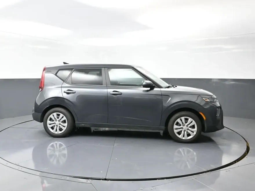 2022 Kia Soul LX photo 1