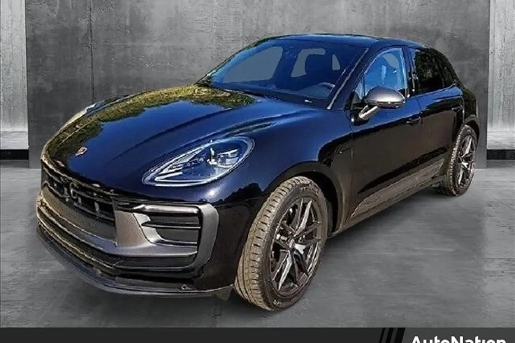 2023 Porsche Macan T photo 1