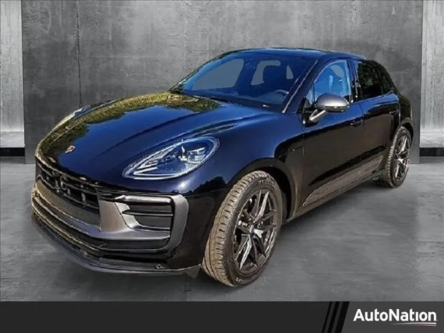 2023 Porsche Macan T photo 1