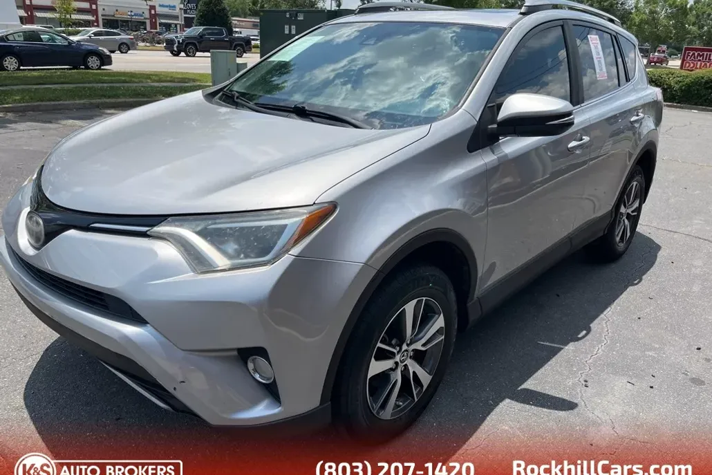 2018 Toyota RAV4 XLE photo 1