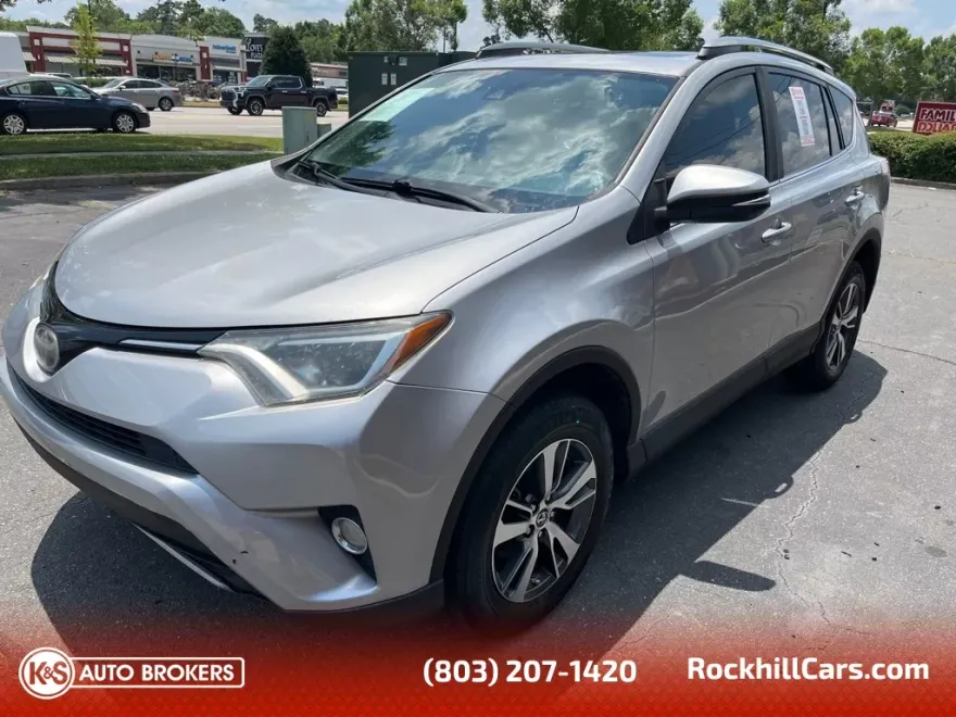 2018 Toyota RAV4 XLE photo 1