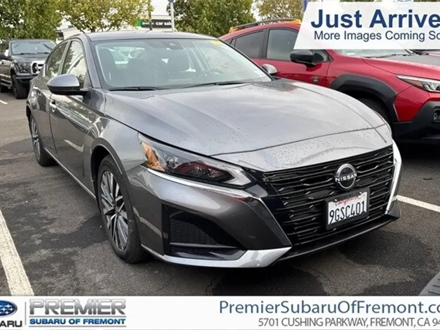 2023 Nissan Altima 2.5 SV photo 1
